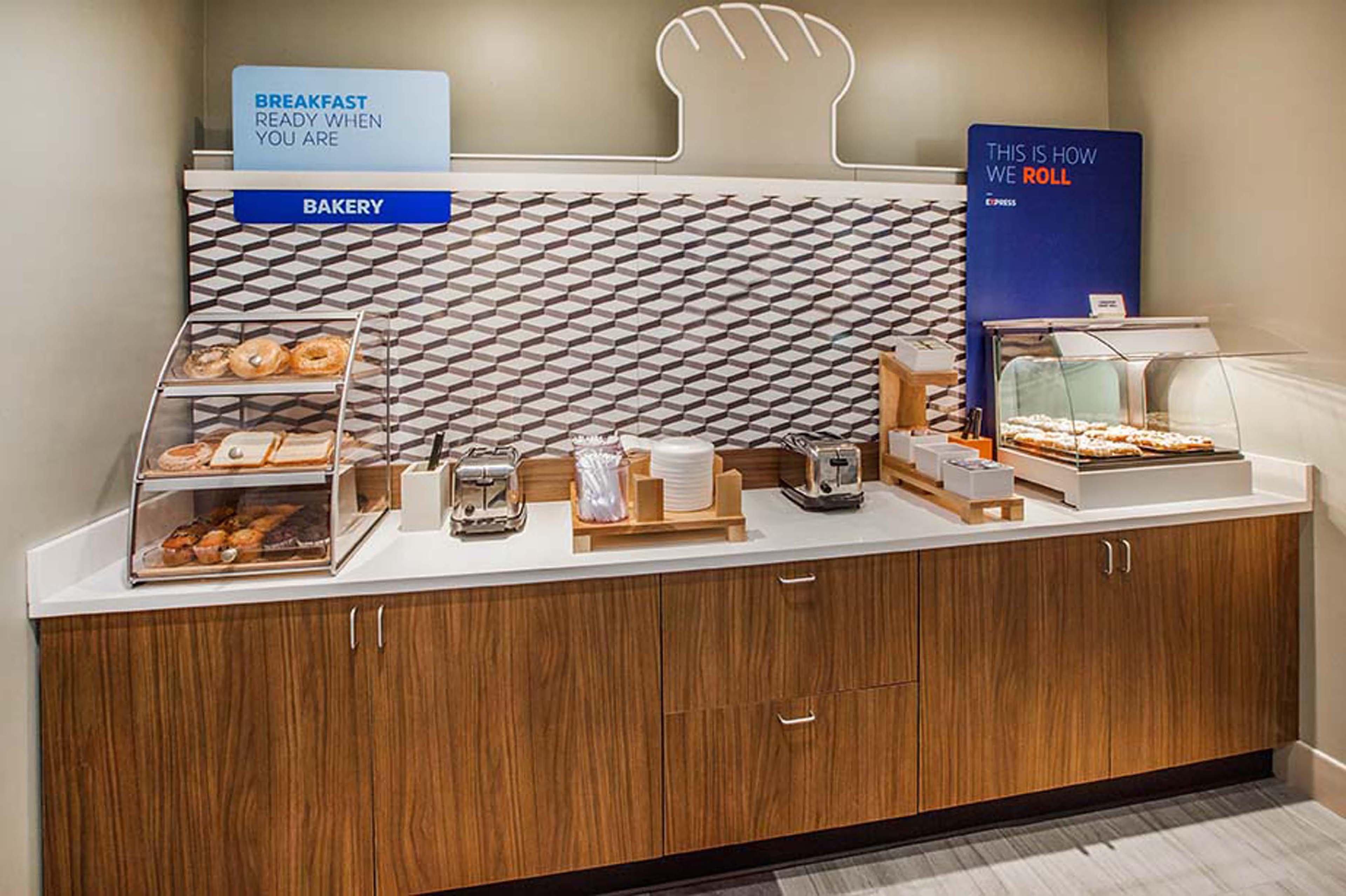 Holiday Inn Express Hotel Pittsburgh-North/Harmarville By Ihg Ngoại thất bức ảnh