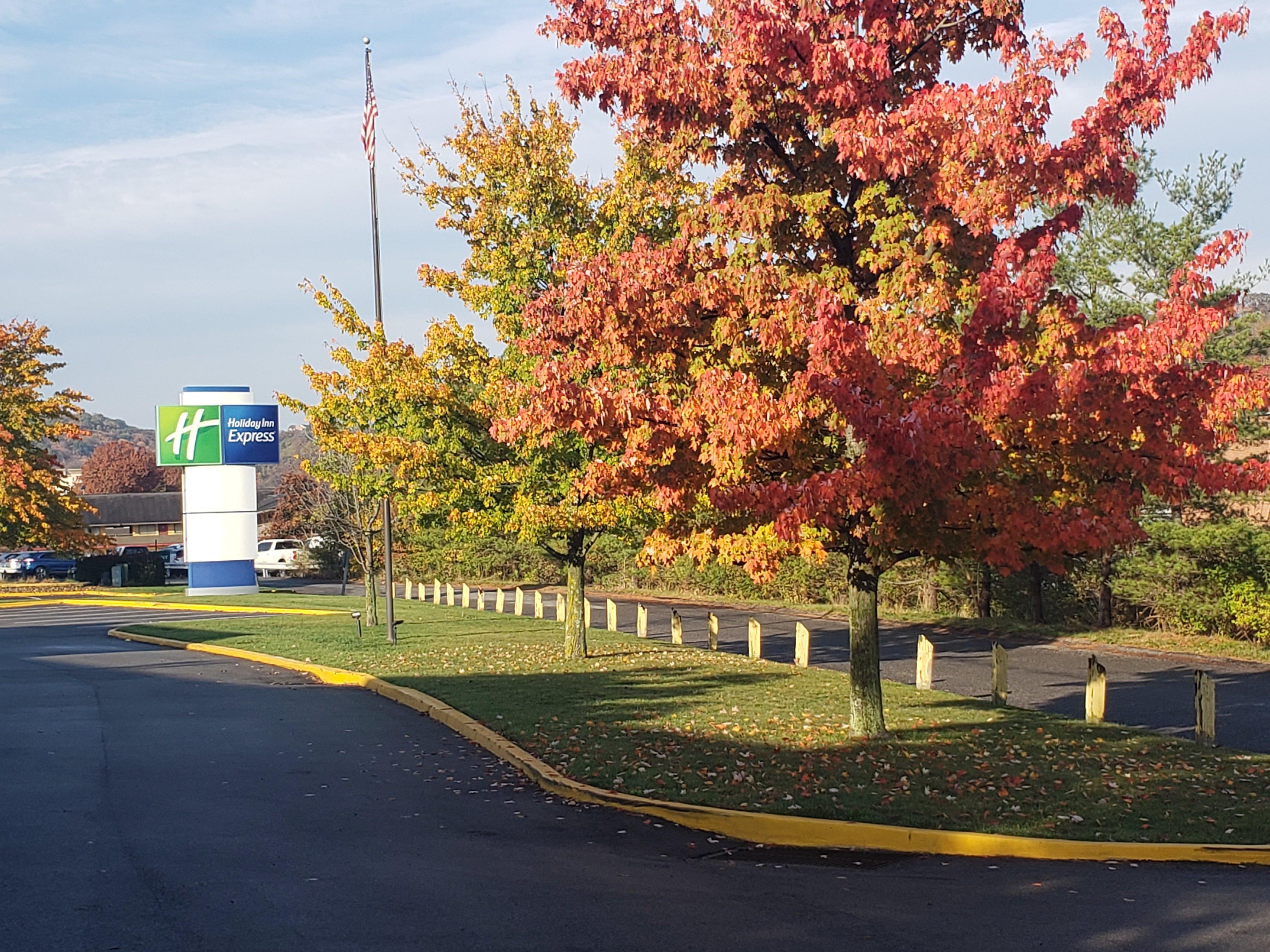 Holiday Inn Express Hotel Pittsburgh-North/Harmarville By Ihg Ngoại thất bức ảnh